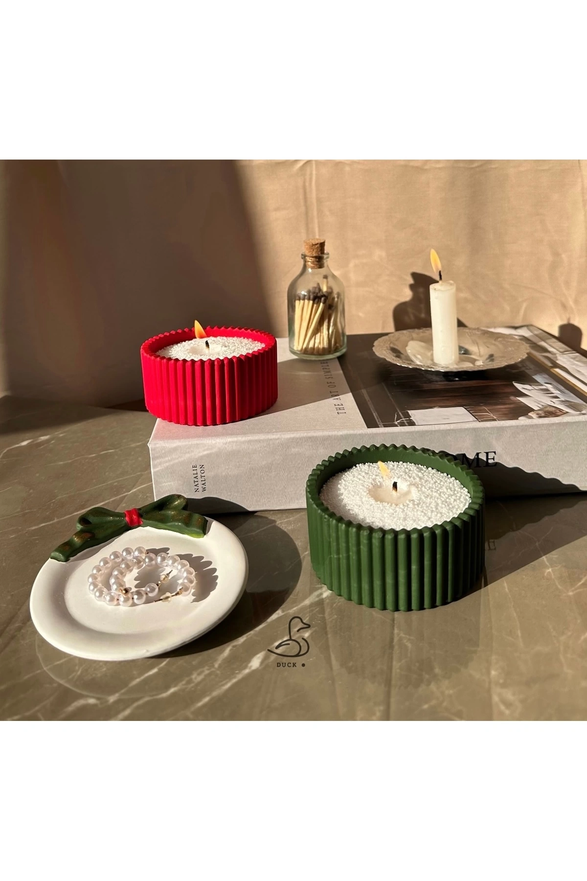 Yılbaşı konsept kurdeleli dekoratif tabak ve 2’li inci toz mum set