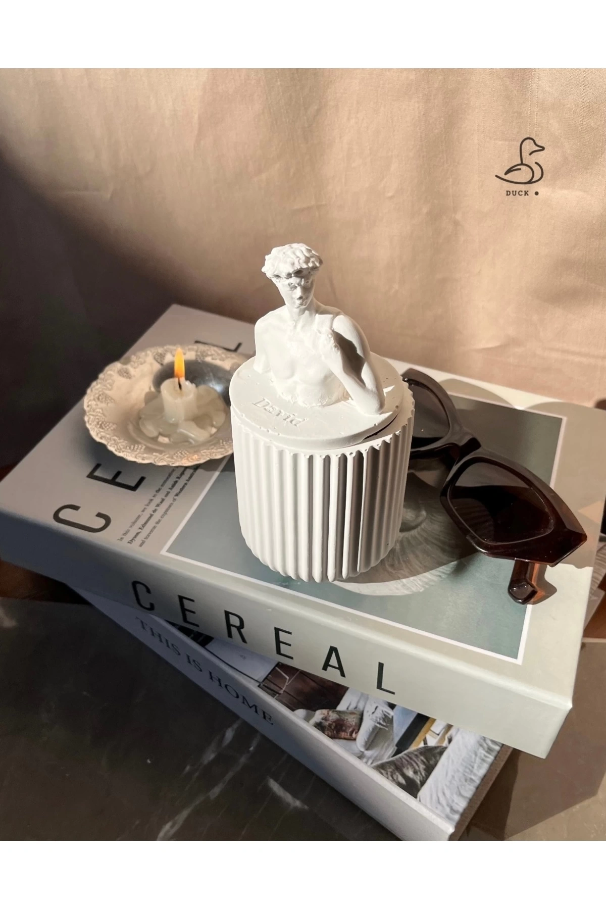 David heykel kapaklı çizgisel dekoratif obje