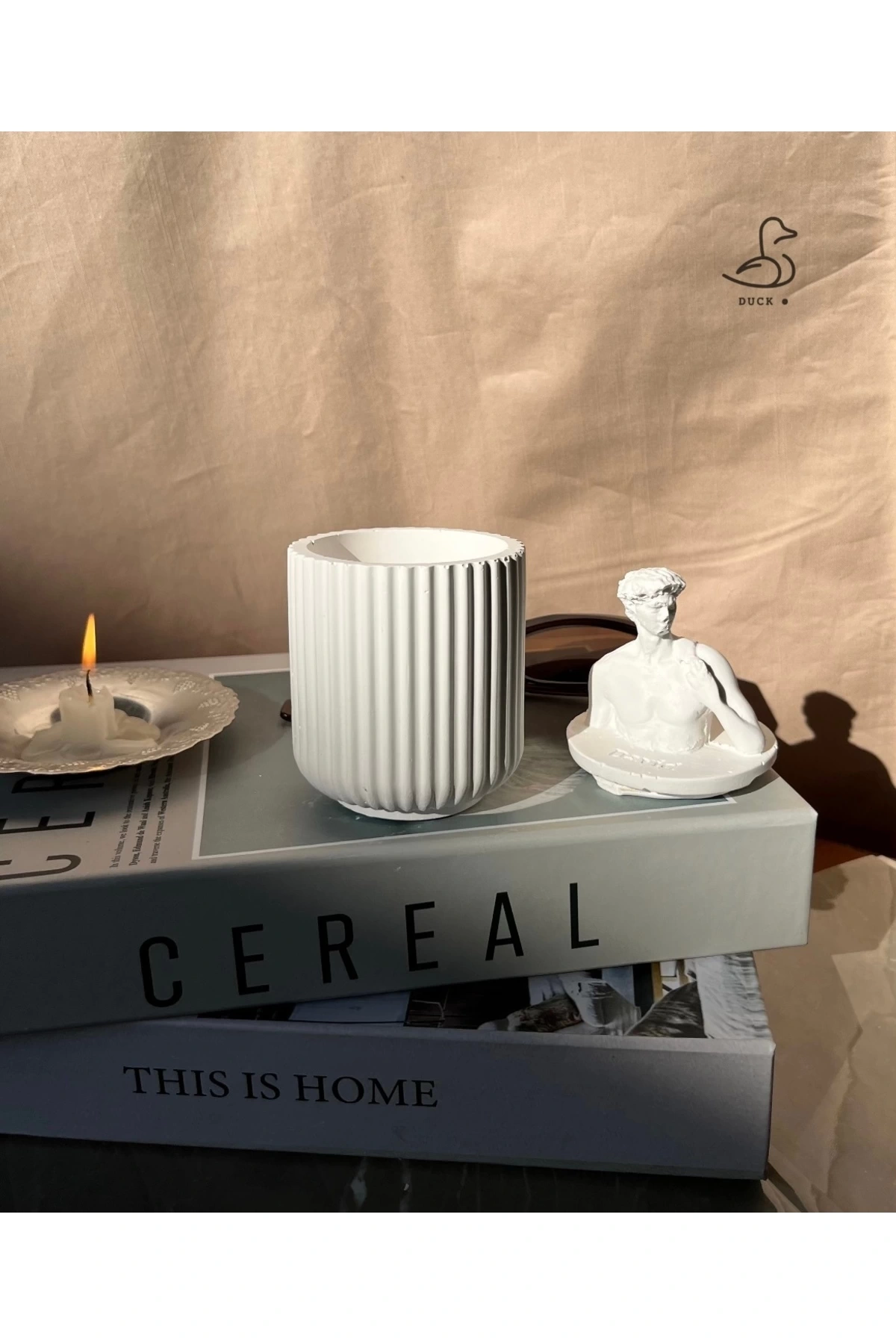 David heykel kapaklı çizgisel dekoratif obje