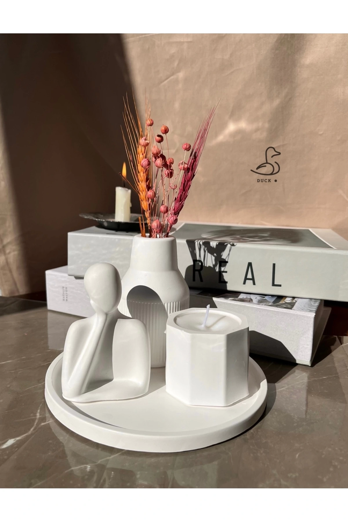 Dekoratif insan figürlü, vazo ve mum set (tepsi 17-17cm)