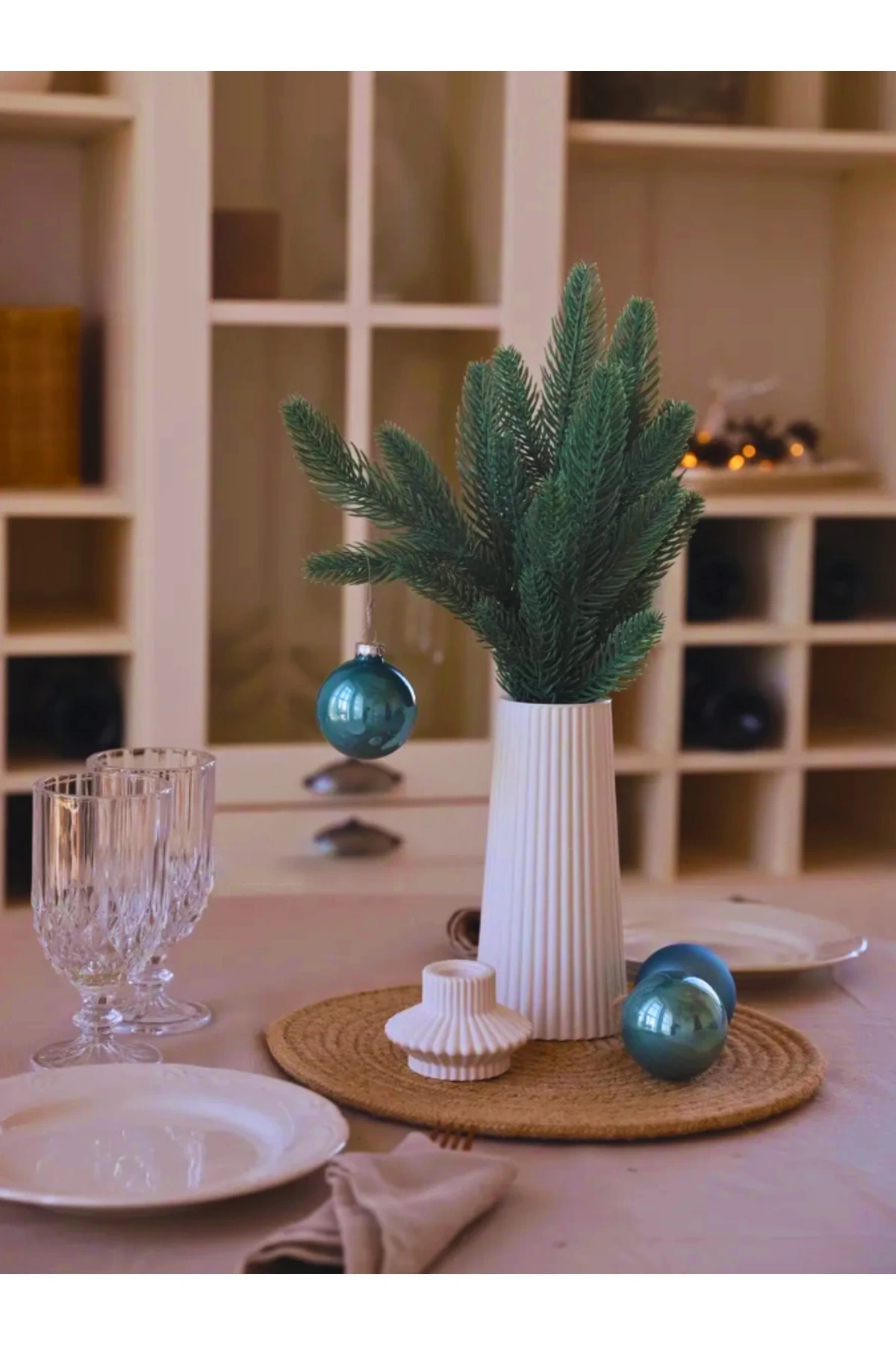 Modern Dekorasyon İçin Şık Beyaz Çizgili Beton Çiçek Vazo - Minimalist ve Zarif Vazo Modelleri