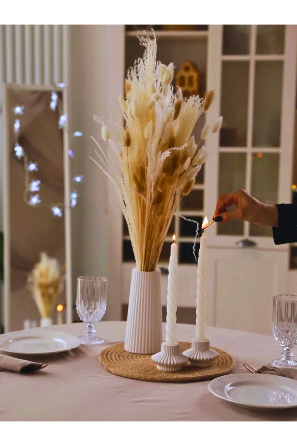 Modern Dekorasyon İçin Şık Beyaz Çizgili Beton Çiçek Vazo - Minimalist ve Zarif Vazo Modelleri