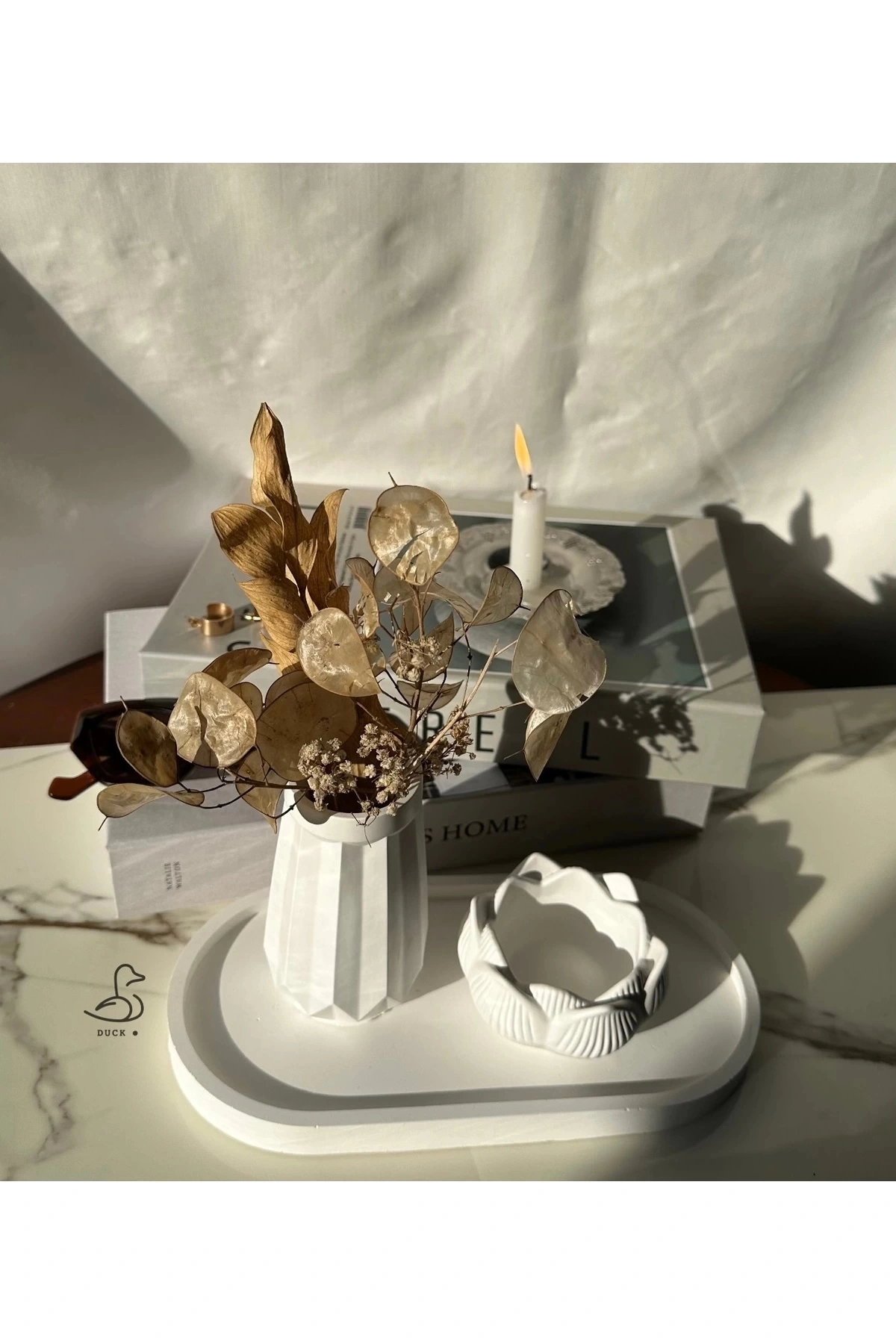 Geometrik Desenli Vazo Ve Lotus Çiçek Görünümlü Dekoratif Set