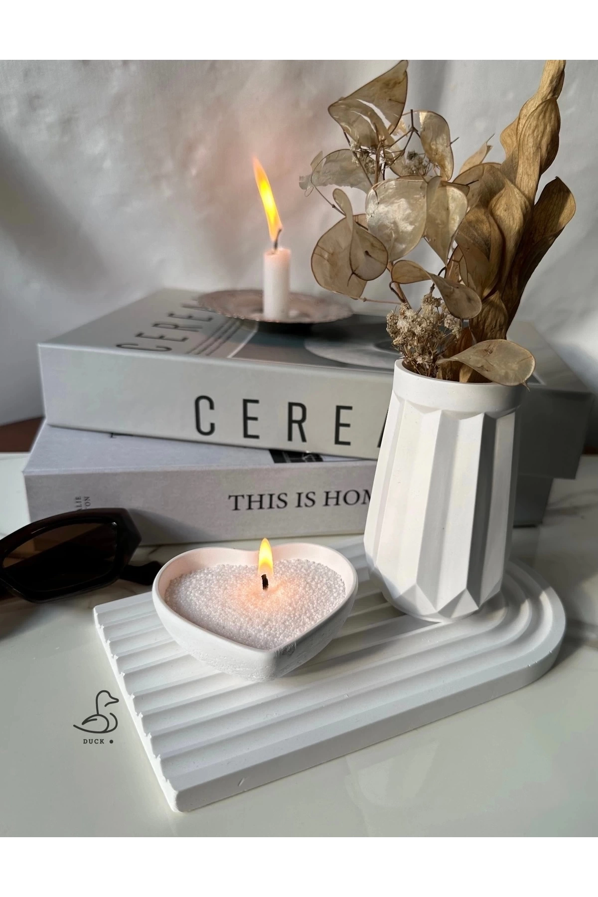 Geometrik Desenli Vazo Ve Kalp Görünümlü İnci Tozlu Mumluk Set