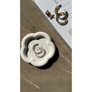 Bulut çiçek görünümlü dekoratif tabak