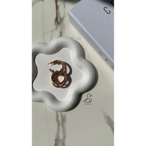 Çiçek şeklinde dekoratif tabak takı tabak