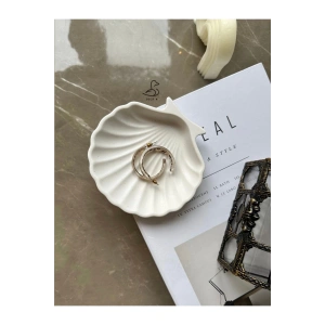 Deniz kabuğu görünümlü dekoratif tabak