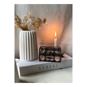 Çizgili dekoratif vazo