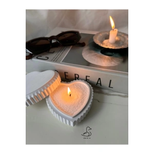 Kalp görünümlü inci tozlu mumluk