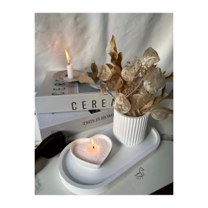 Çizgili vazo ve kalp görünümlü inci tozlu mumluk set