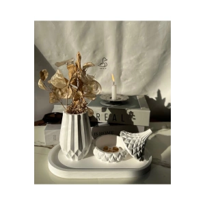 Geometrik vazo ve işlemeli takı kutu set