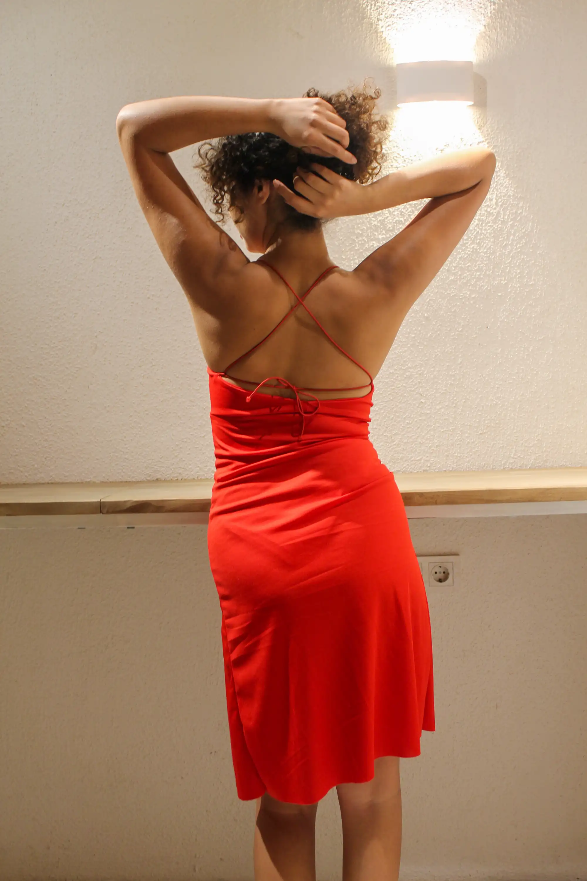 Yırtmaçlı Kırmızı Elbise