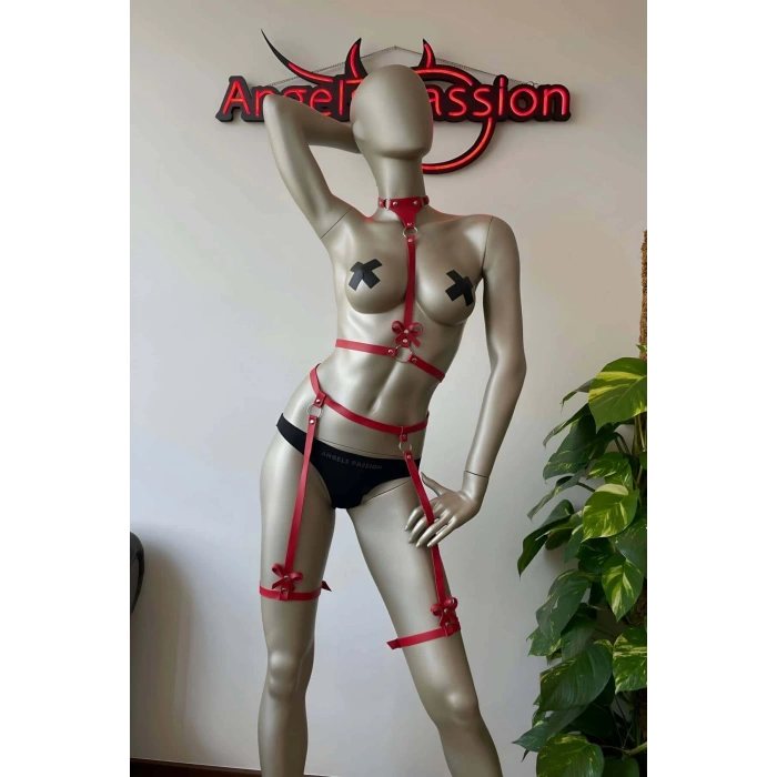 Fiyonk Detaylı Kırmızı Deri Jartiyer Takım