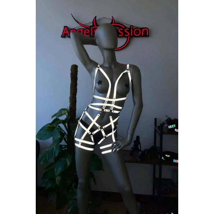 Karanlıkta Işık Vurunca Parlayan Full Body Seksi Harness - APFT502