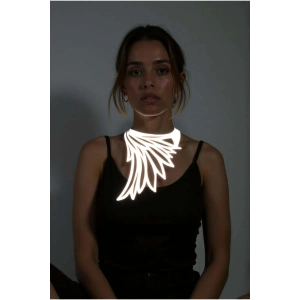 Beyaz Reflektörlü Büyük Kuş Kanadı Choker Kolye, Tarz Lazer Kesim Kolye - APFT1418