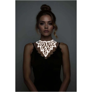 Beyaz Reflektörlü Büyük Yaprak Choker Kolye, Tarz Lazer Kesim Kolye - APFT1417
