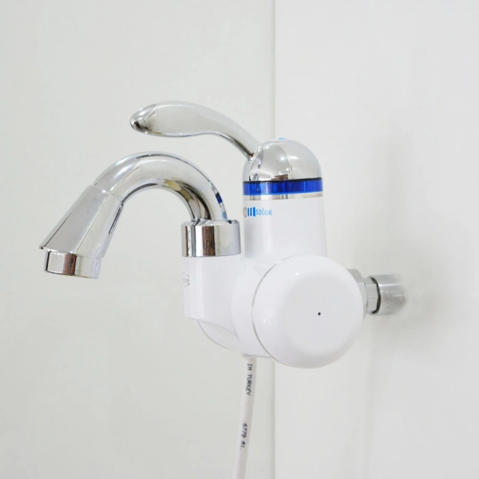 SICAK MUSLUK Duvardan Girişli Elektrikli Sıcak Su Musluğu BEYAZ 220v Tek Griş (Arkadan Girişli Kısa Kurna)