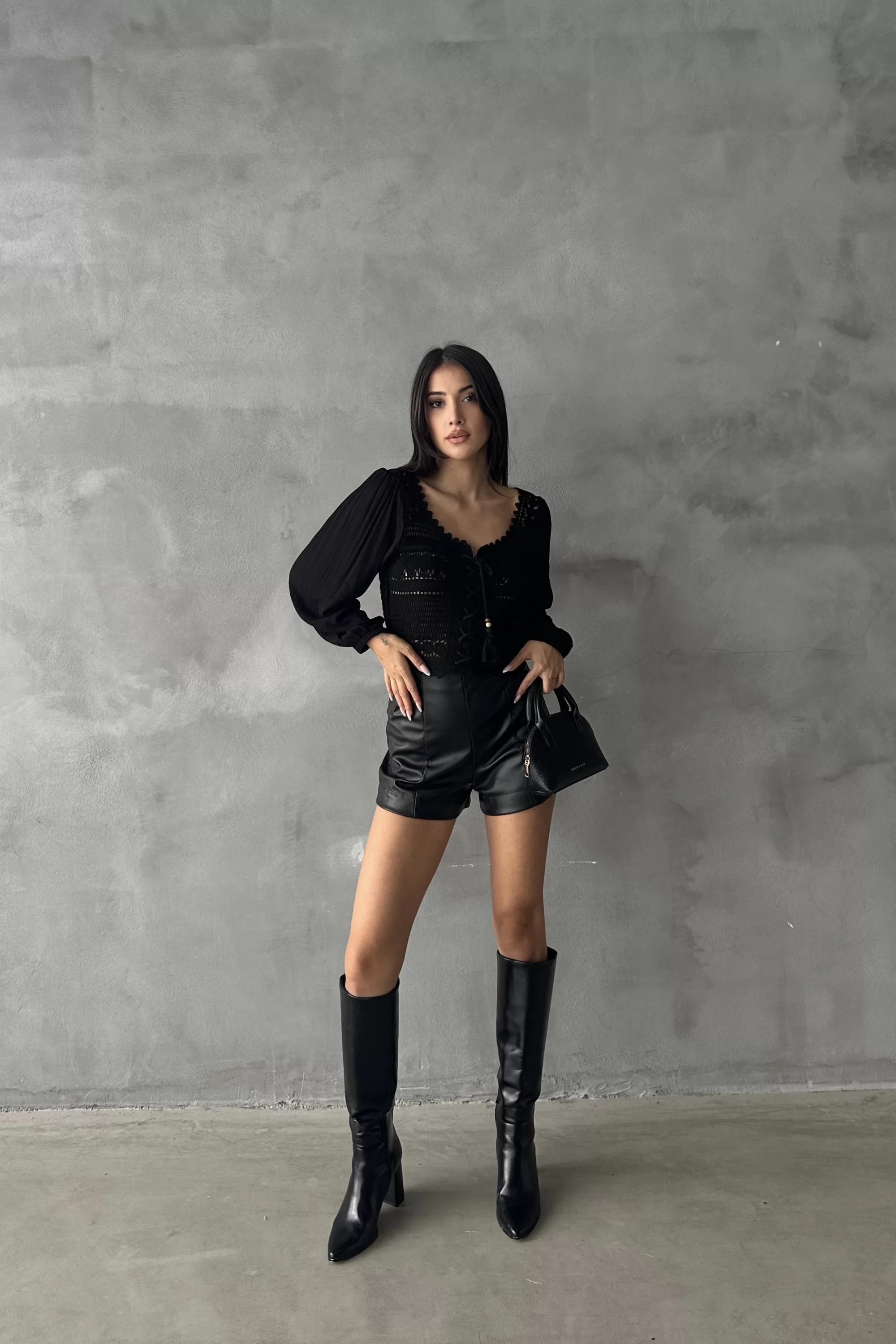 Kadın Siyah Ajurlu Crop Hırka 0528-0101