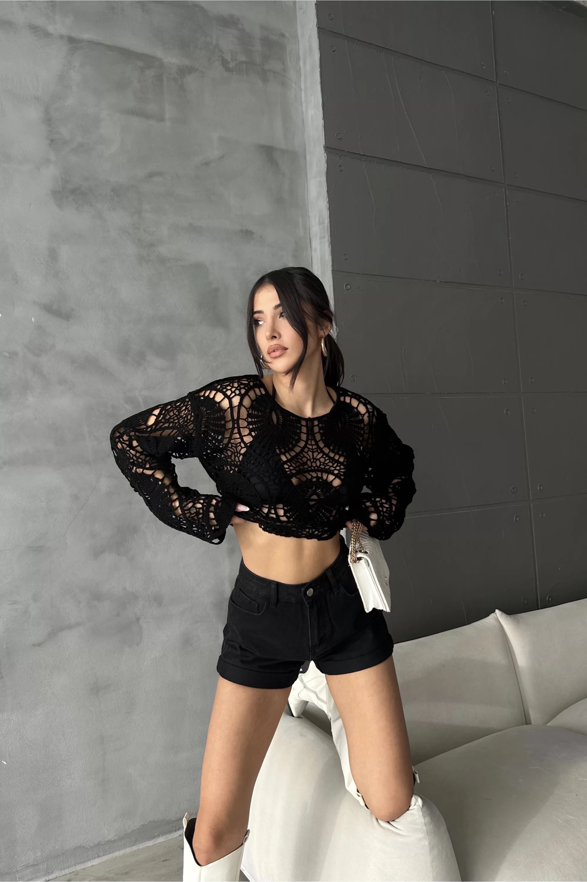 Kadın Siyah Ajurlu Oversize Bluz 0528-0100