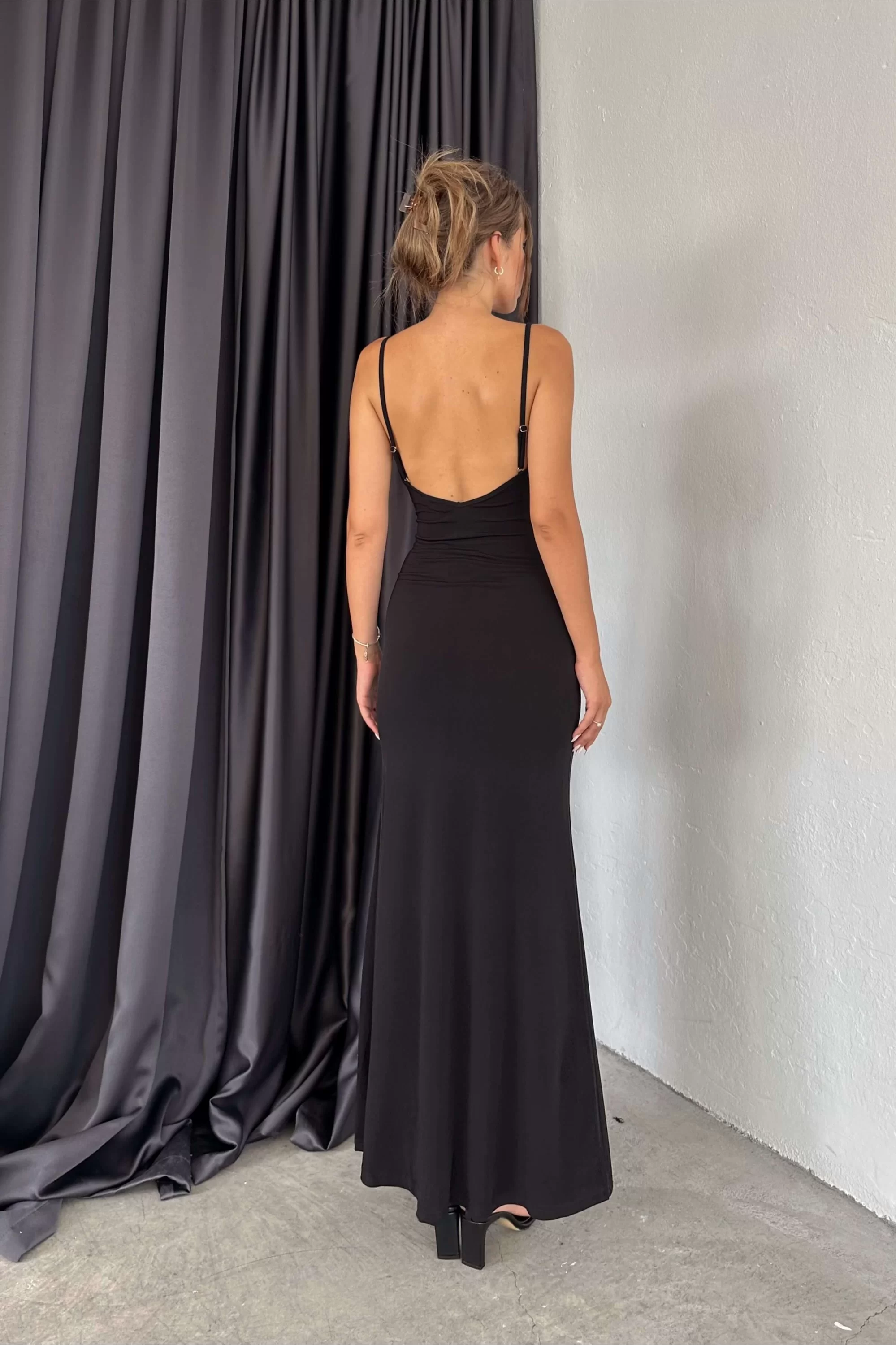 Kadın Siyah Askılı Uzun Elbise 1009-0614