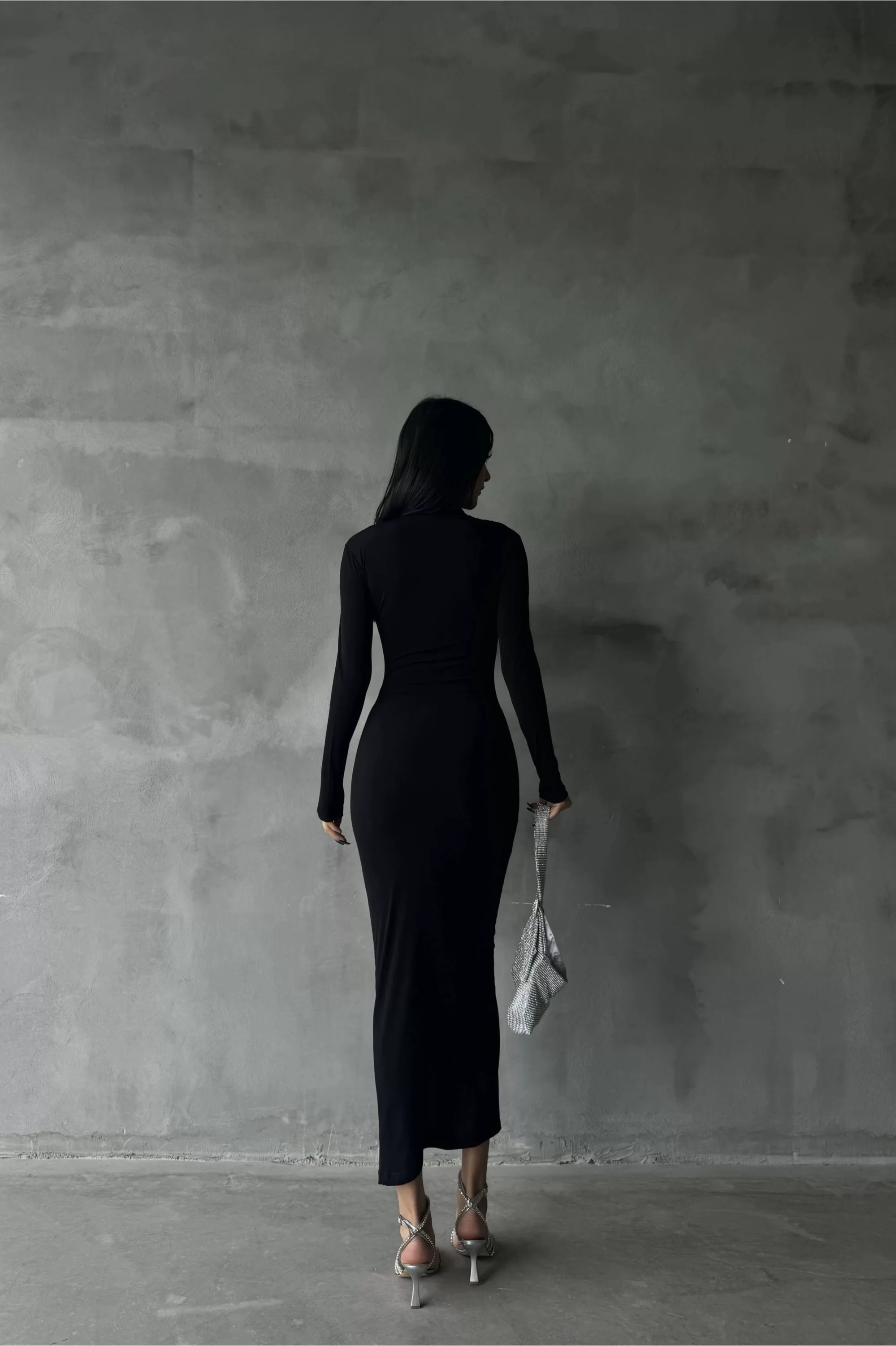 Kadın Siyah Büzgülü Uzun Elbise 1009-0839