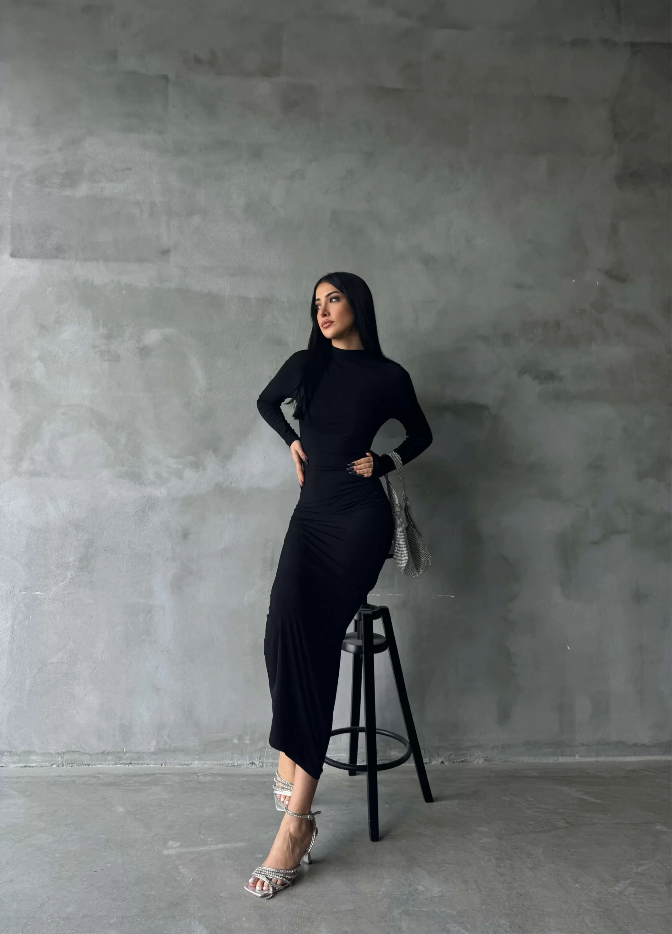 Kadın Siyah Büzgülü Uzun Elbise 1009-0839
