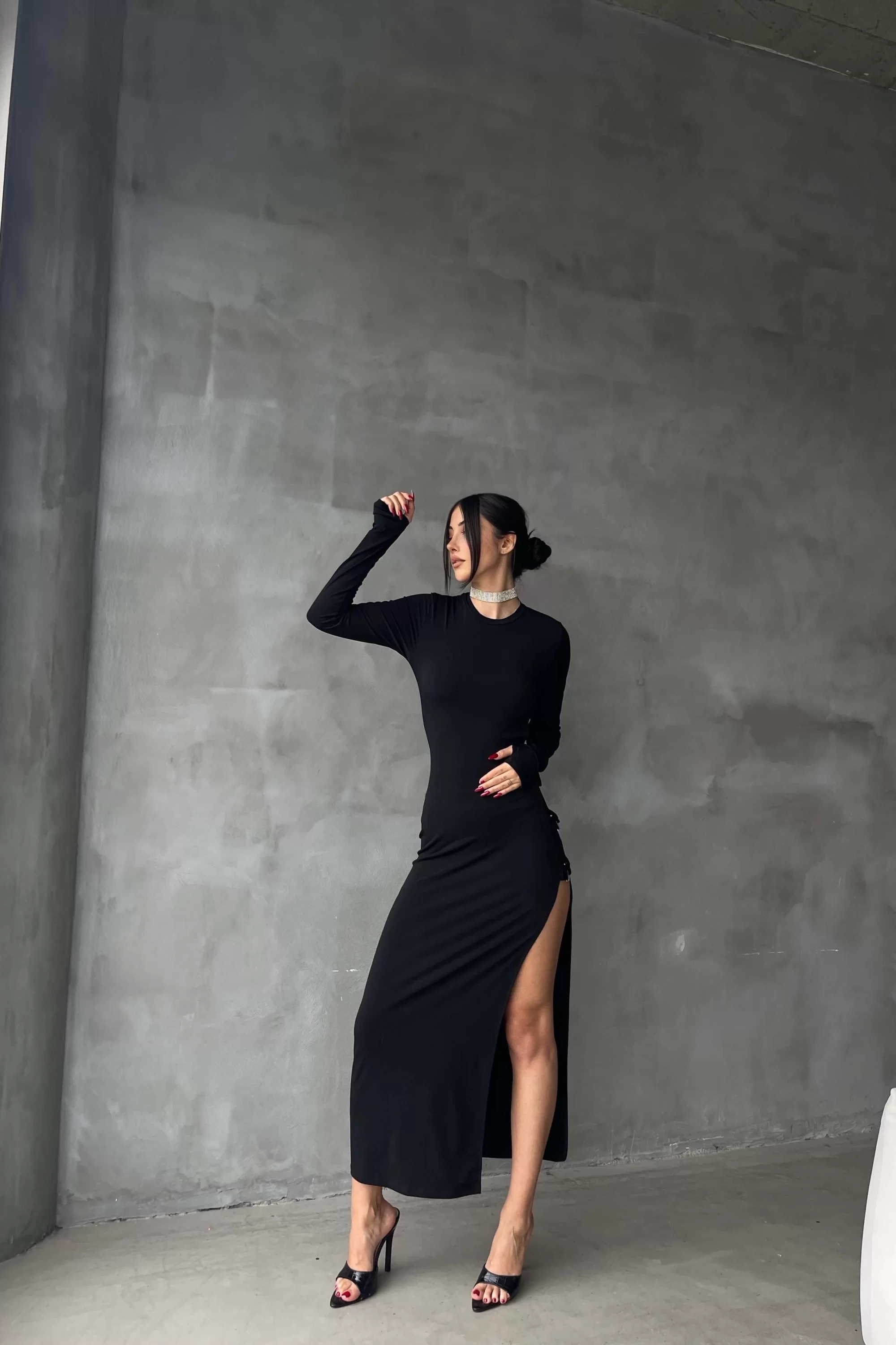 Kadın Siyah Tokalı Sırt Dekolte Uzun Elbise 1026-221413