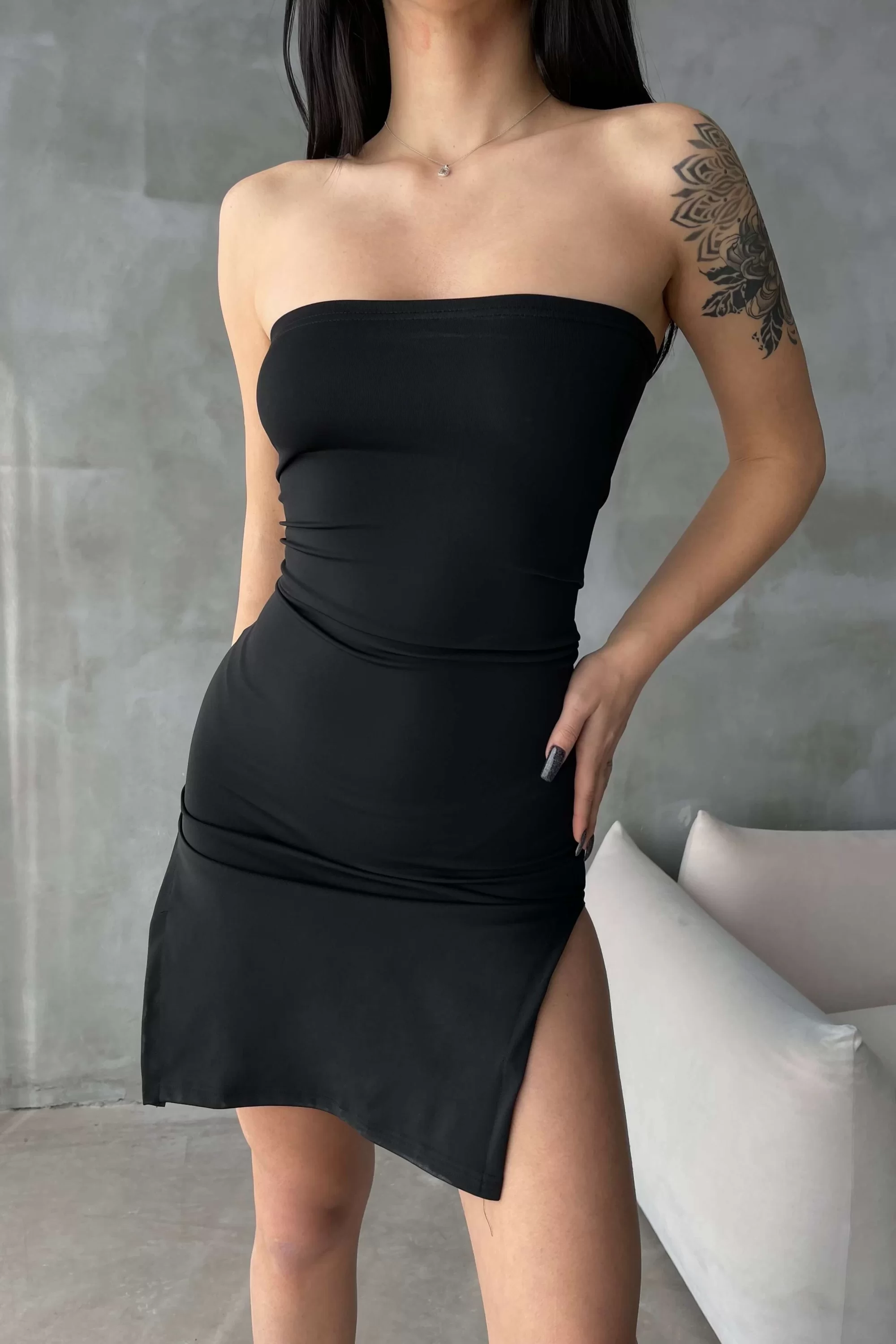Kadın Siyah Yırtmaçlı Straplez Elbise 0956-2013