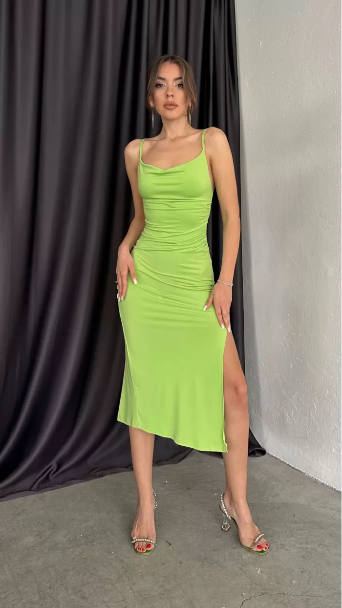 Kadın Fıstık Yeşili Askılı Yırtmaçlı Uzun Elbise 1009-1034