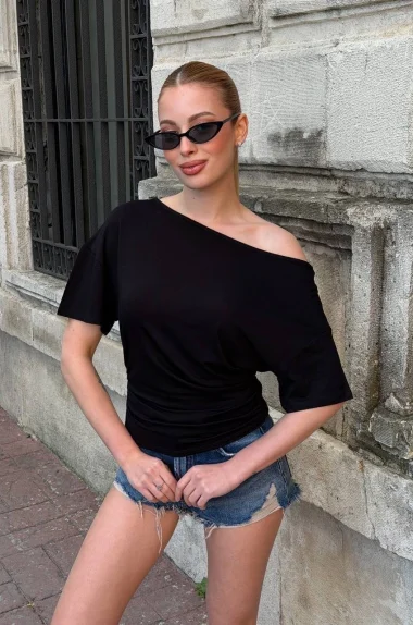 Kadın Siyah Asimetrik Bluz 412