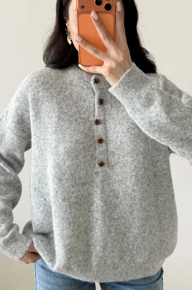 Kadın Gri Düğmeli Açık Yaka Kazak 1014-2464