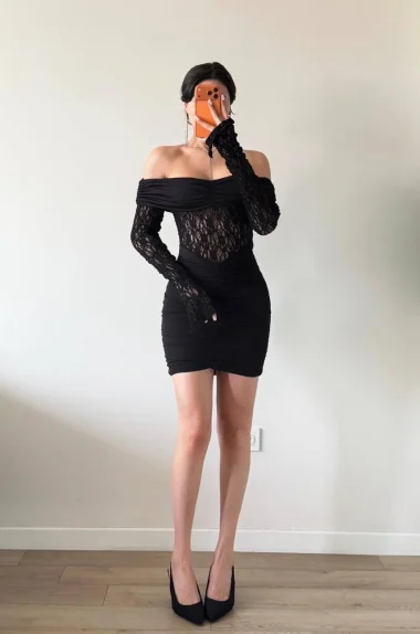 Kadın Siyah Dantelli Bel ve Göğüs Büzgülü Elbise 1041-2728