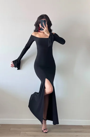 Kadın Siyah Yırtmaçlı Uzun Elbise 1041-2465