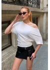 Kadın Beyaz Asimetrik Bluz 412