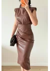 Kadın Kahve Omuz Vatkalı Bel Pileli Deri Elbise 1041-2741