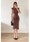 Kadın Kahve Omuz Vatkalı Bel Pileli Deri Elbise 1041-2741