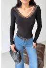 Kadın Siyah Yaka Dantelli Bluz 1041-2769
