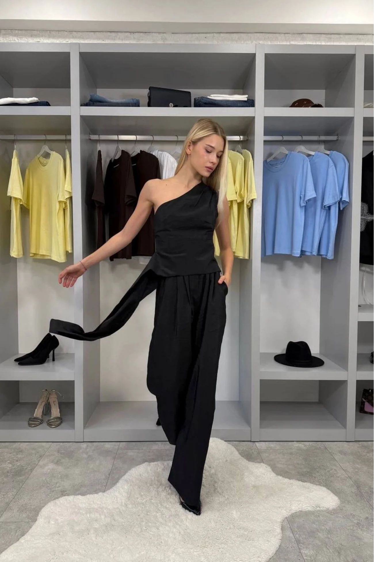 Kadın Siyah Yandan Kuşaklı Tek Omuz Takım 1041-2792