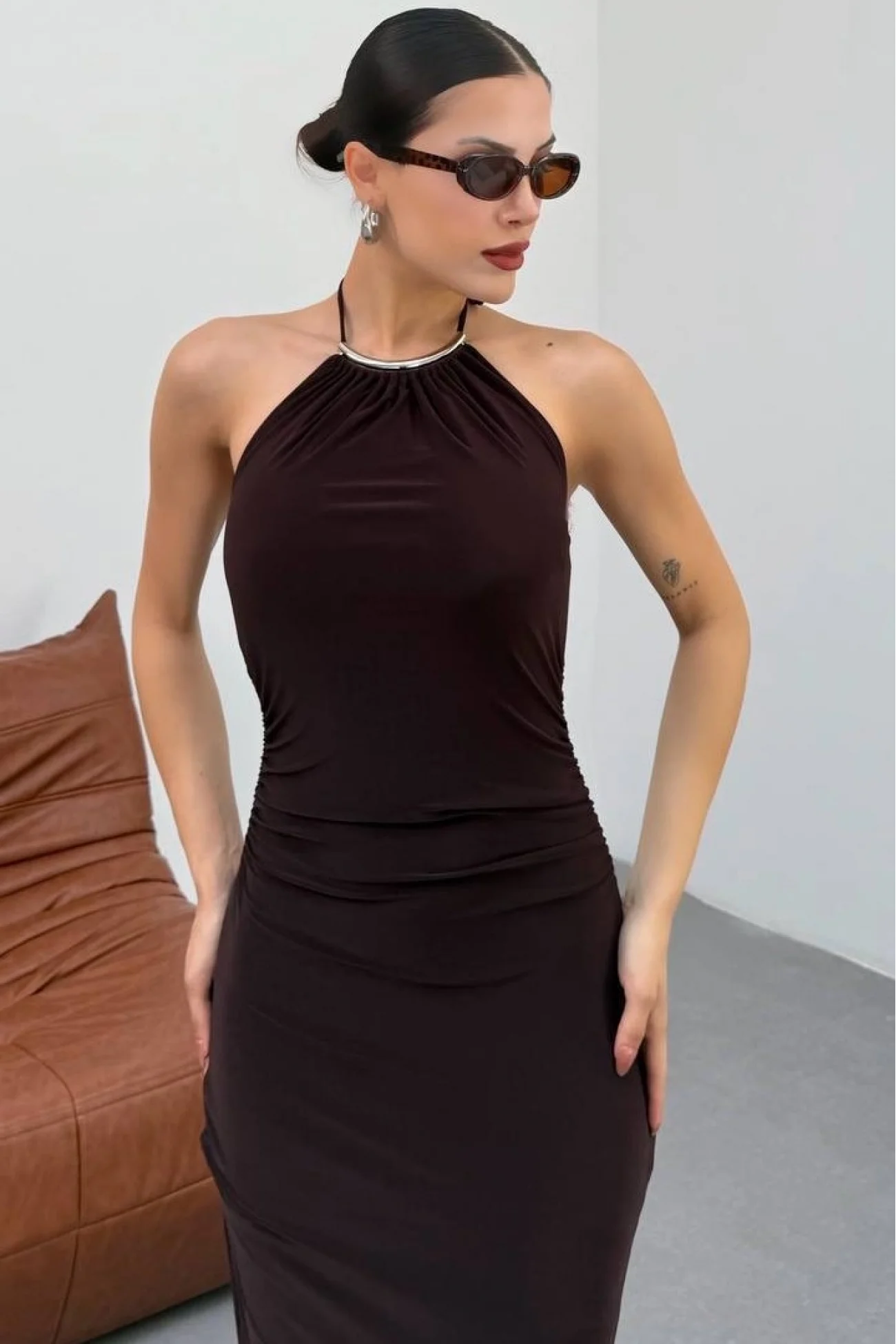 Kadın Kahve Aksesuarlı Lastikli Uzun Elbise 13956