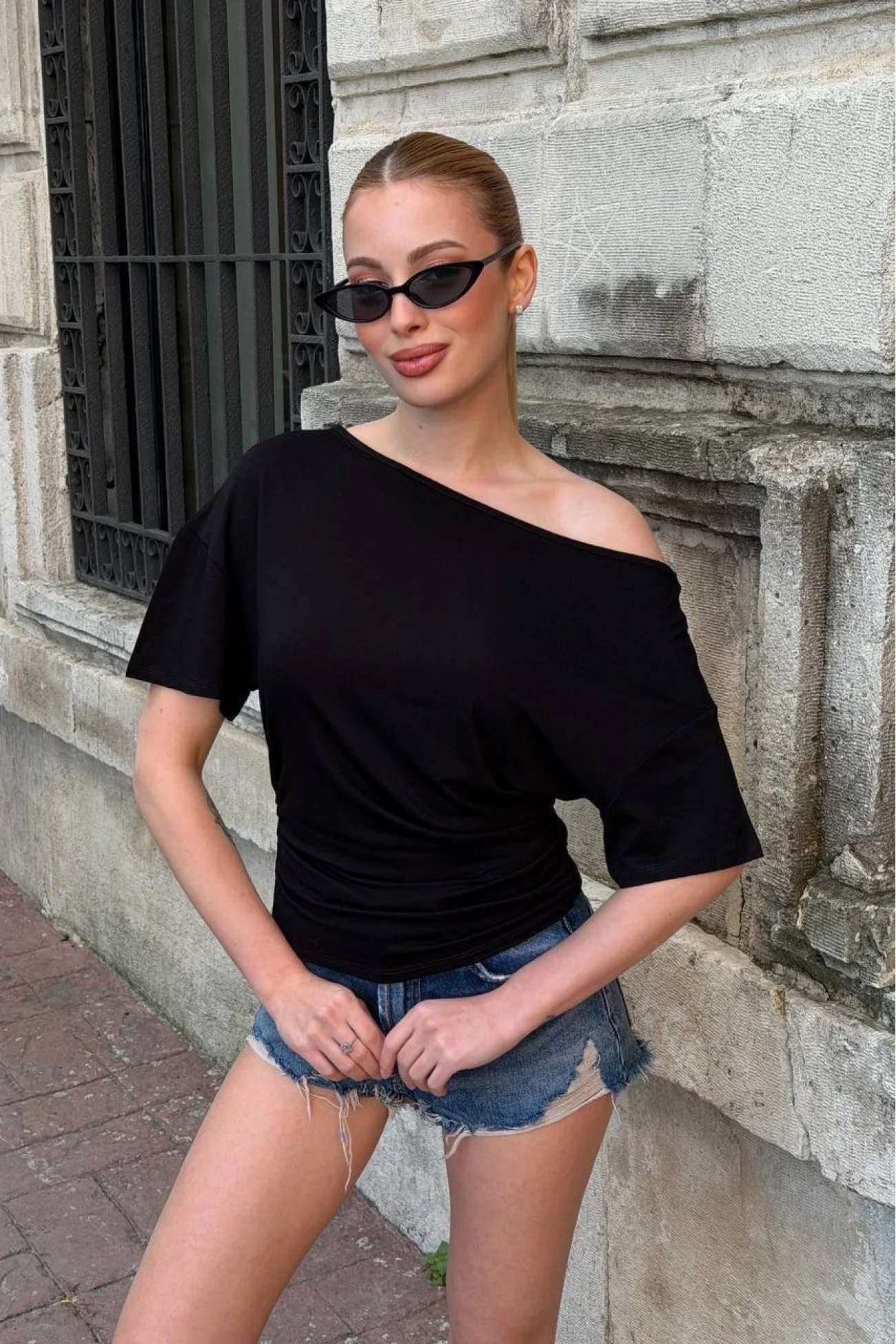 Kadın Siyah Asimetrik Bluz 412