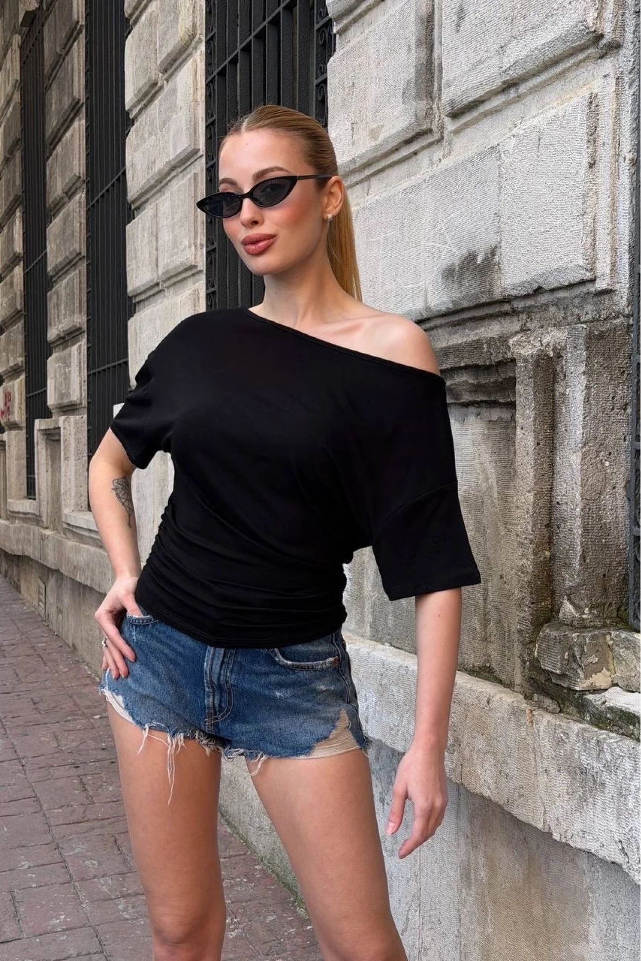 Kadın Siyah Asimetrik Bluz 412