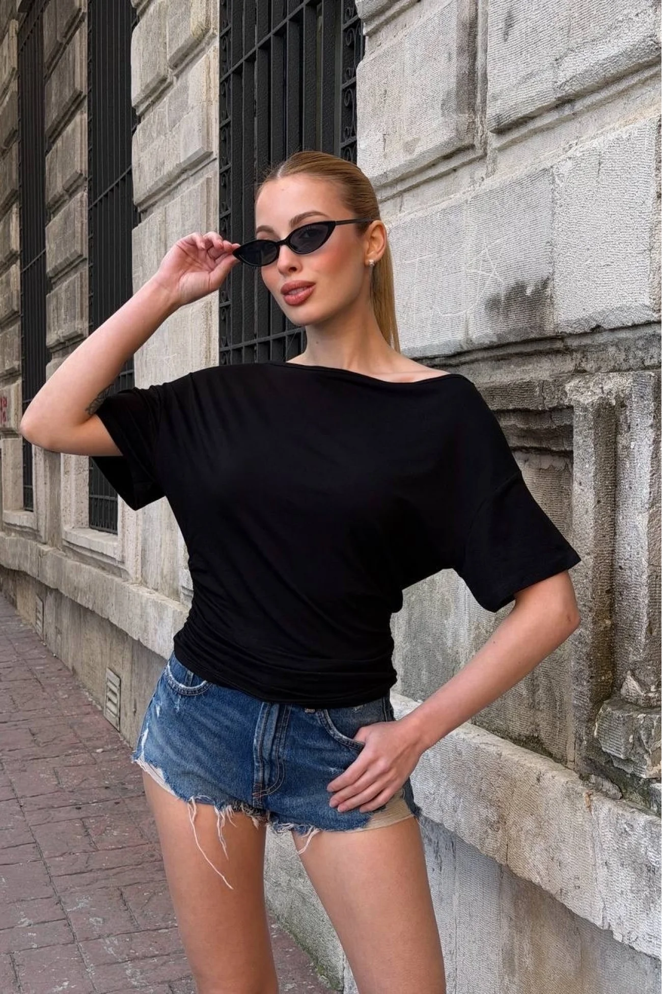 Kadın Siyah Asimetrik Bluz 412