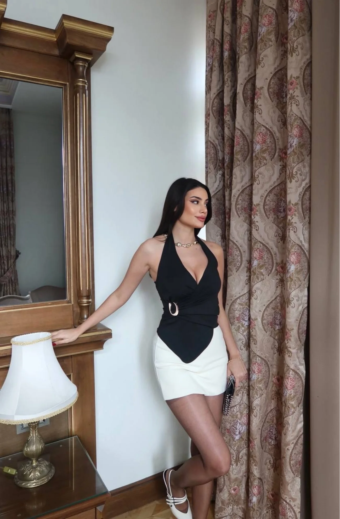 Kadın Siyah Aksesuarlı Boyundan Geçmeli Crop 2766