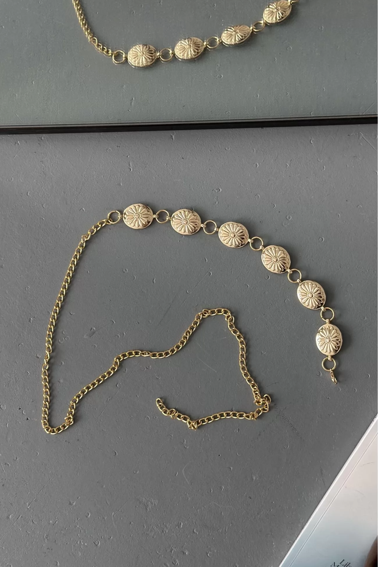 Kadın Gold Çiçekli Plaka Zincir Kemer 1043-0001