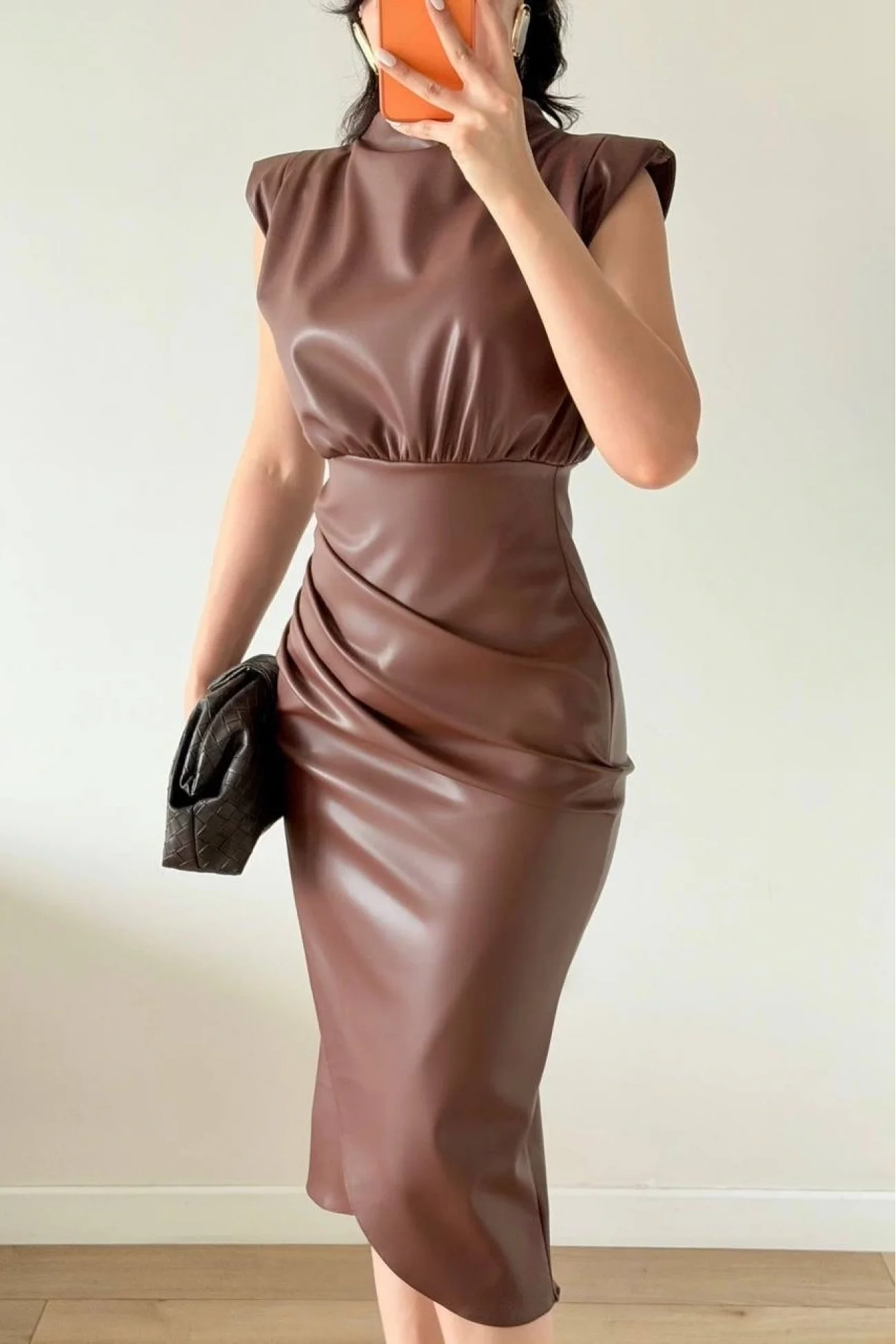 Kadın Kahve Omuz Vatkalı Bel Pileli Deri Elbise 1041-2741