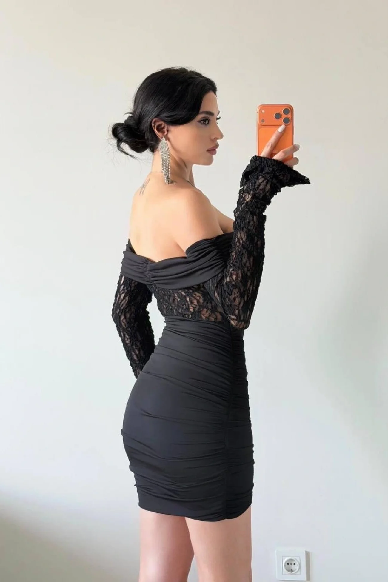 Kadın Siyah Dantelli Bel ve Göğüs Büzgülü Elbise 1041-2728