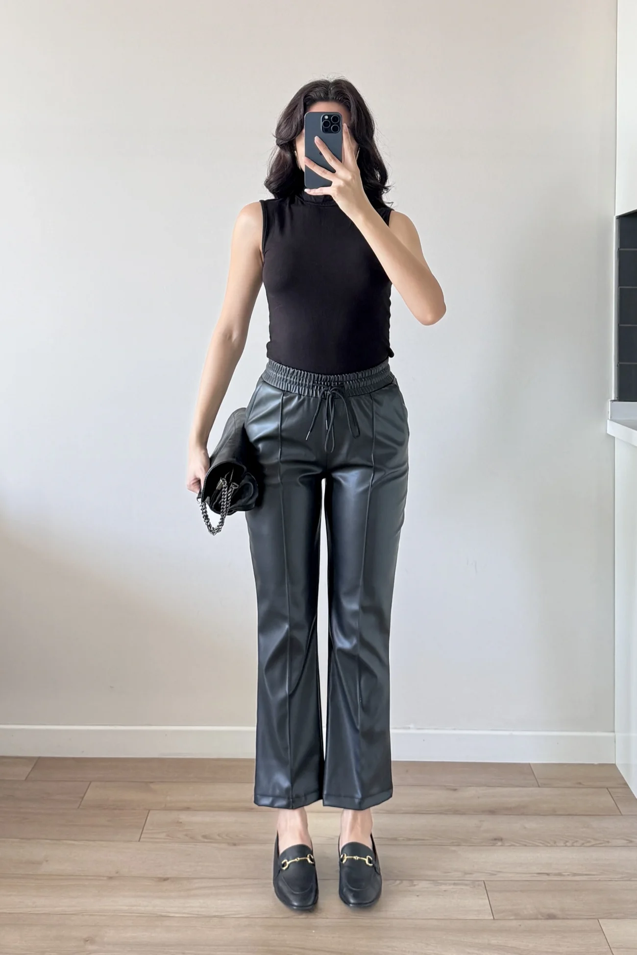 Kadın Siyah Lastikli Çımalı Deri Pantolon 30322