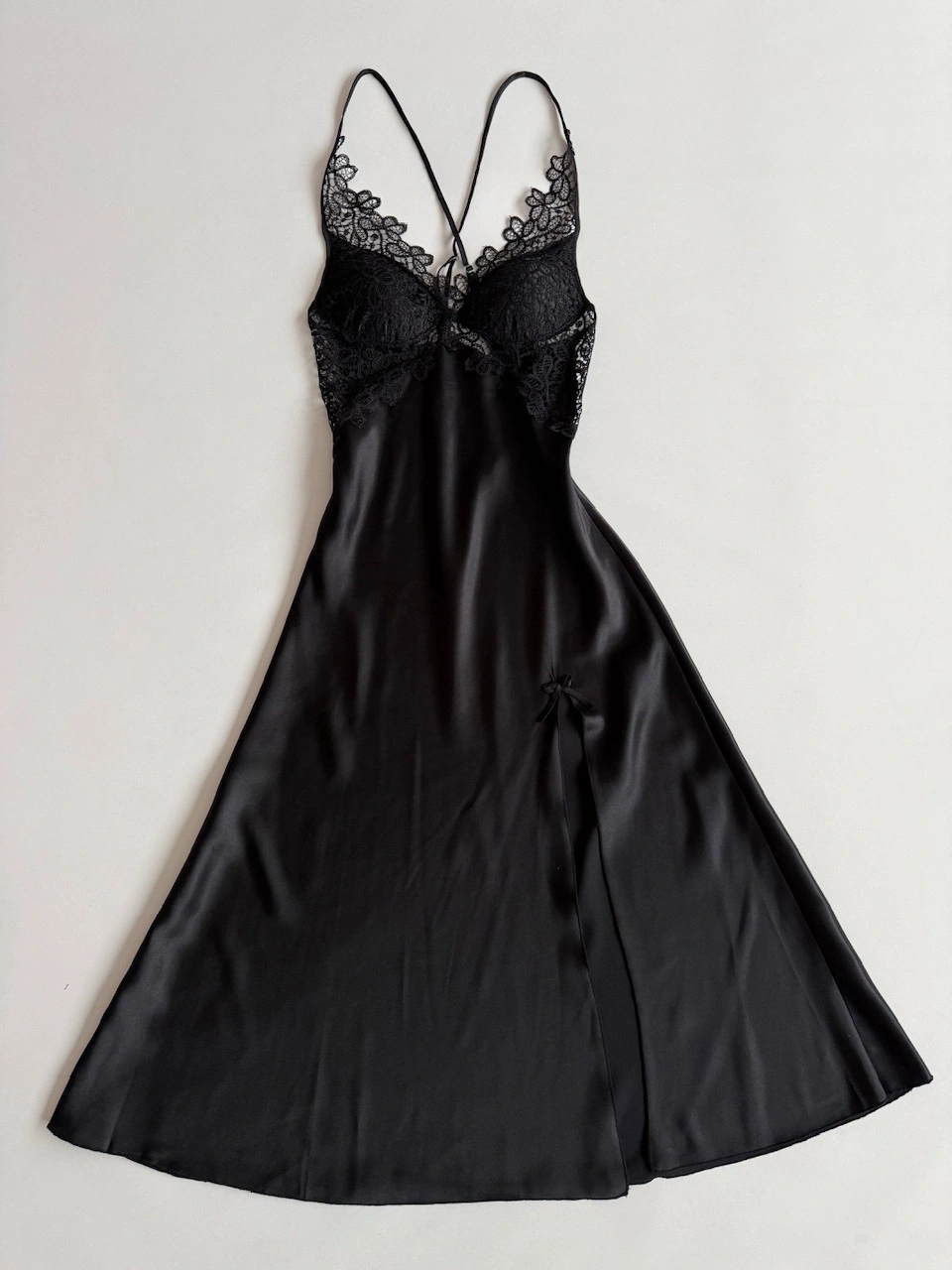 Siyah Güpür Detaylı Uzun Gecelik