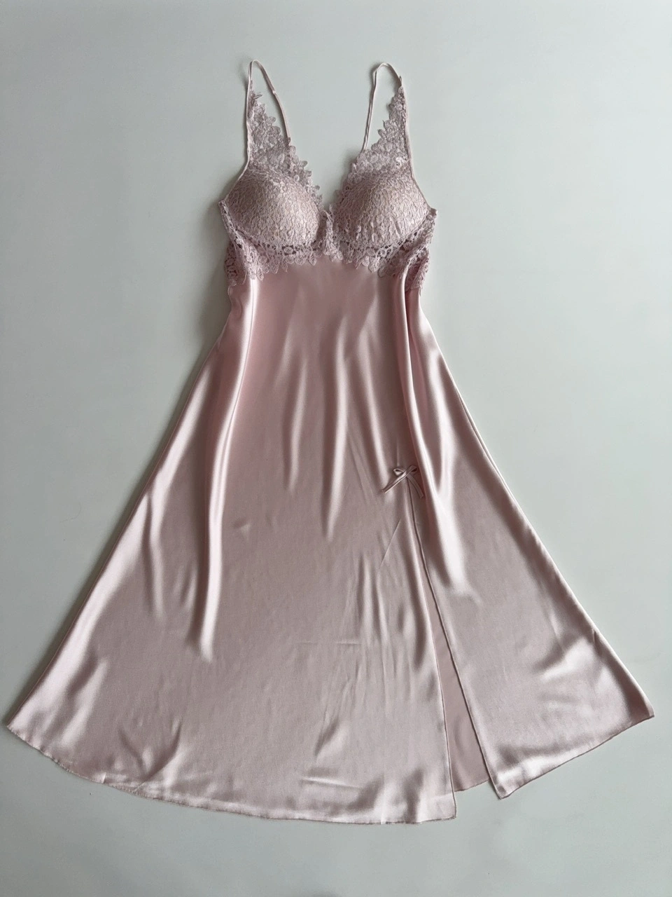 Büyük Beden Pudra Yırtmaç Detaylı Uzun Gecelik