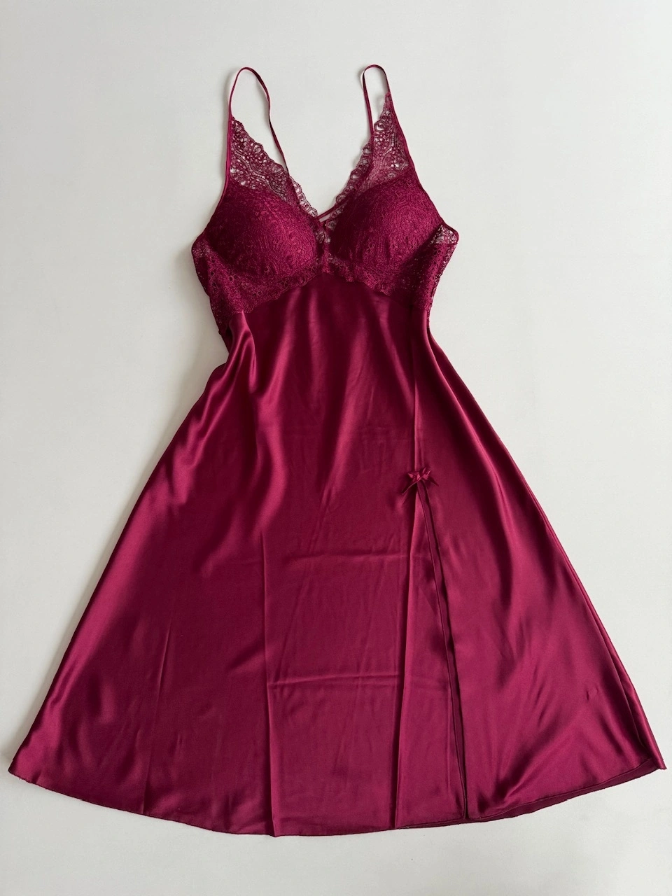 Büyük Beden Bordo Yırtmaç Detaylı Uzun Gecelik